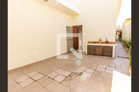 Casa à venda com 385m², 3 quartos e 2 vagas Casa à venda com 385m², 3 quartos e 2 vagasQuintal e Área de Serviço