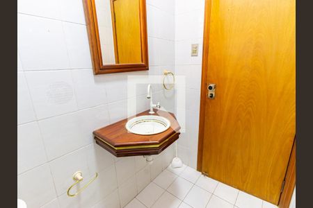 Casa à venda com 385m², 3 quartos e 2 vagas Casa à venda com 385m², 3 quartos e 2 vagasLavabo