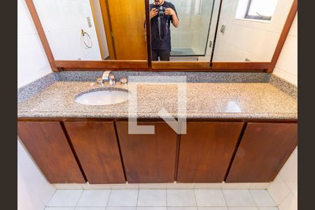 Casa à venda com 385m², 3 quartos e 2 vagas Casa à venda com 385m², 3 quartos e 2 vagasBanheiro