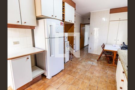 Casa à venda com 385m², 3 quartos e 2 vagas Casa à venda com 385m², 3 quartos e 2 vagasCozinha