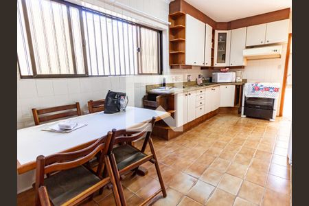 Casa à venda com 385m², 3 quartos e 2 vagas Casa à venda com 385m², 3 quartos e 2 vagasCozinha