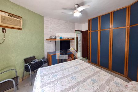 Casa de condomínio à venda com 215m², 4 quartos e 3 vagas Casa de condomínio à venda com 215m², 4 quartos e 3 vagasQuarto 1