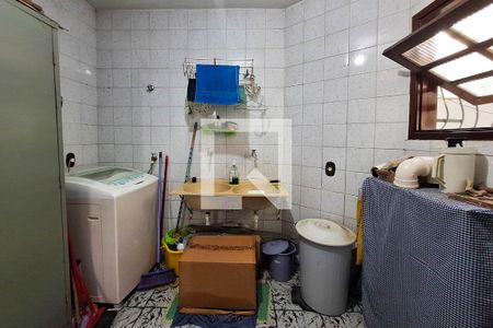 Casa de condomínio à venda com 215m², 4 quartos e 3 vagas Casa de condomínio à venda com 215m², 4 quartos e 3 vagasÁrea de Serviço