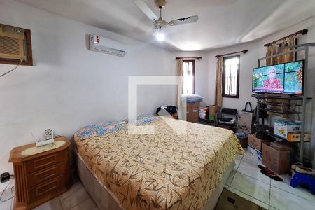 Casa de condomínio à venda com 215m², 4 quartos e 3 vagas Casa de condomínio à venda com 215m², 4 quartos e 3 vagasSuíte 1