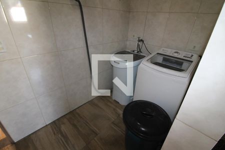 Casa à venda com 440m², 8 quartos e 4 vagasCasa 1 - Área de Serviço