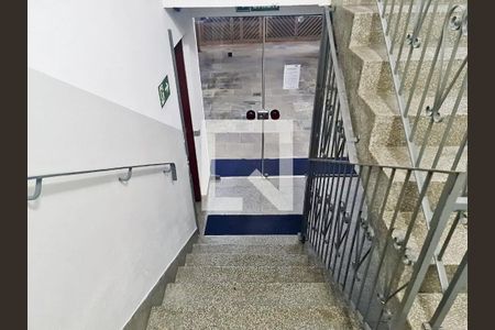 Apartamento à venda com 64m², 2 quartos e 1 vaga Apartamento à venda com 64m², 2 quartos e 1 vagaEscada de acesso aos imoveis