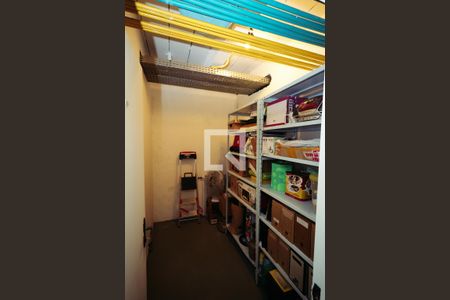 Casa de condomínio à venda com 195m², 3 quartos e 2 vagas Casa de condomínio à venda com 195m², 3 quartos e 2 vagasÁrea comum - Depósito