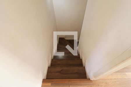 Casa de condomínio à venda com 114m², 3 quartos e 2 vagasEscada