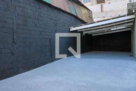 Casa à venda com 325m², 3 quartos e 6 vagas Casa à venda com 325m², 3 quartos e 6 vagasGaragem