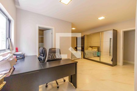 Casa de condomínio à venda com 720m², 4 quartos e 4 vagas Casa de condomínio à venda com 720m², 4 quartos e 4 vagasSuíte 4