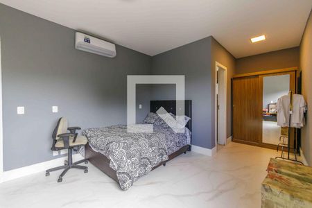 Casa de condomínio à venda com 720m², 4 quartos e 4 vagas Casa de condomínio à venda com 720m², 4 quartos e 4 vagasSuíte 3