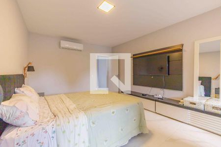 Casa de condomínio à venda com 720m², 4 quartos e 4 vagas Casa de condomínio à venda com 720m², 4 quartos e 4 vagasSuíte 2