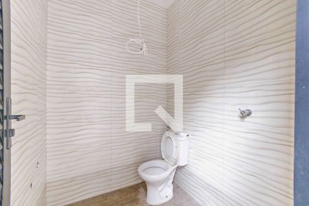 Casa de condomínio à venda com 720m², 4 quartos e 4 vagas Casa de condomínio à venda com 720m², 4 quartos e 4 vagasBanheiro de Serviço