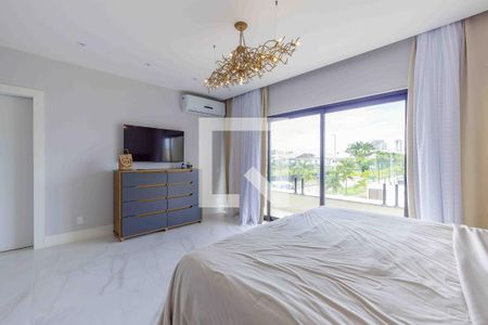 Casa de condomínio à venda com 720m², 4 quartos e 4 vagas Casa de condomínio à venda com 720m², 4 quartos e 4 vagasSuíte 1