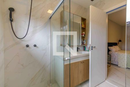 Casa de condomínio à venda com 720m², 4 quartos e 4 vagas Casa de condomínio à venda com 720m², 4 quartos e 4 vagasBanheiro da Suíte 2