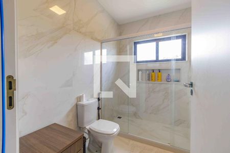 Casa de condomínio à venda com 720m², 4 quartos e 4 vagas Casa de condomínio à venda com 720m², 4 quartos e 4 vagasBanheiro da Suíte 2