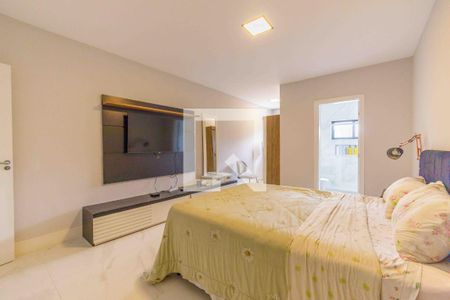 Casa de condomínio à venda com 720m², 4 quartos e 4 vagas Casa de condomínio à venda com 720m², 4 quartos e 4 vagasSuíte 2