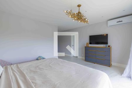 Casa de condomínio à venda com 720m², 4 quartos e 4 vagas Casa de condomínio à venda com 720m², 4 quartos e 4 vagasSuíte 1