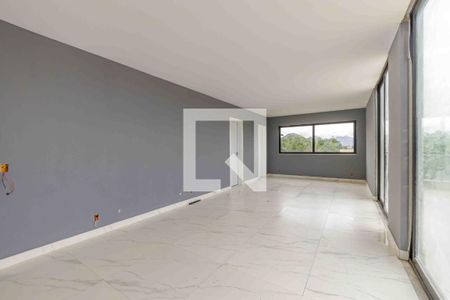 Casa de condomínio à venda com 720m², 4 quartos e 4 vagas Casa de condomínio à venda com 720m², 4 quartos e 4 vagasSala Privativa