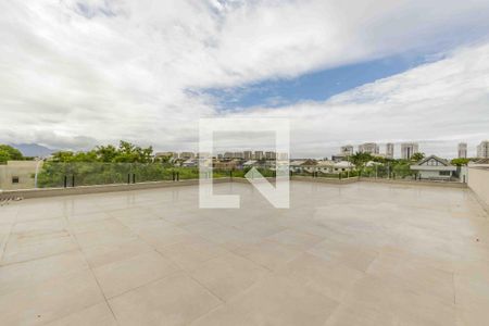 Casa de condomínio à venda com 720m², 4 quartos e 4 vagas Casa de condomínio à venda com 720m², 4 quartos e 4 vagasVaranda