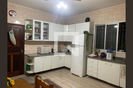 Casa à venda com 176m², 3 quartos e 2 vagas Casa à venda com 176m², 3 quartos e 2 vagasCozinha