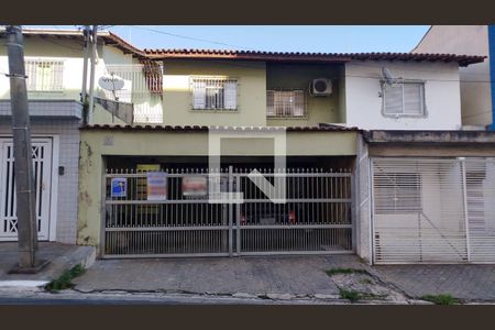 Casa à venda com 220m², 3 quartos e 2 vagas Casa à venda com 220m², 3 quartos e 2 vagasFachada