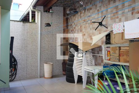 Casa à venda com 220m², 3 quartos e 2 vagas Casa à venda com 220m², 3 quartos e 2 vagasQuintal