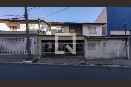 Casa à venda com 220m², 3 quartos e 2 vagas Casa à venda com 220m², 3 quartos e 2 vagasFachada