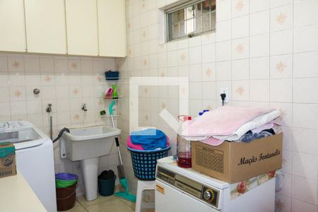 Casa à venda com 220m², 3 quartos e 2 vagas Casa à venda com 220m², 3 quartos e 2 vagasÁrea de Serviço