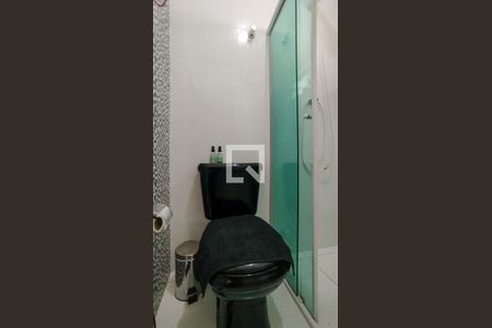 Casa à venda com 220m², 3 quartos e 2 vagas Casa à venda com 220m², 3 quartos e 2 vagasBanheiro Social