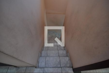 Casa à venda com 100m², 3 quartos e 2 vagasEscada