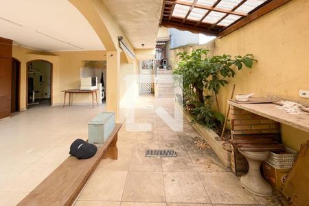 Casa à venda com 250m², 3 quartos e 3 vagas Casa à venda com 250m², 3 quartos e 3 vagasÁrea - Churrasqueira