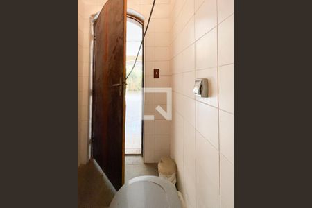 Casa à venda com 250m², 3 quartos e 3 vagas Casa à venda com 250m², 3 quartos e 3 vagasBanheiro de serviço