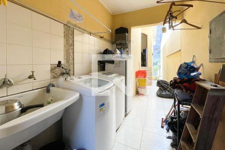 Casa à venda com 250m², 3 quartos e 3 vagas Casa à venda com 250m², 3 quartos e 3 vagasÁrea de Serviço