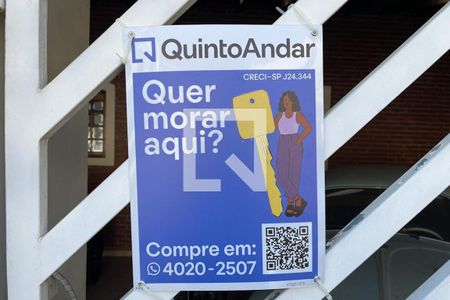 Casa à venda com 250m², 3 quartos e 3 vagas Casa à venda com 250m², 3 quartos e 3 vagasFachada