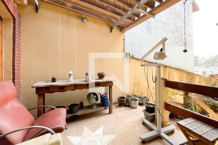 Casa à venda com 250m², 3 quartos e 3 vagas Casa à venda com 250m², 3 quartos e 3 vagasVaranda
