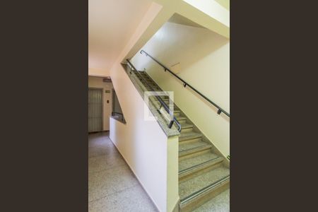 Apartamento à venda com 50m², 2 quartos e sem vaga Apartamento à venda com 50m², 2 quartos e sem vagaEscada