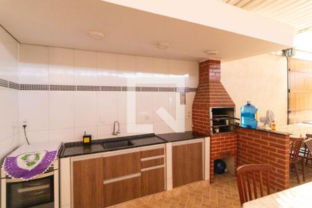 Casa à venda com 80m², 3 quartos e 4 vagasVaranda com Churrasqueira da Casa 02