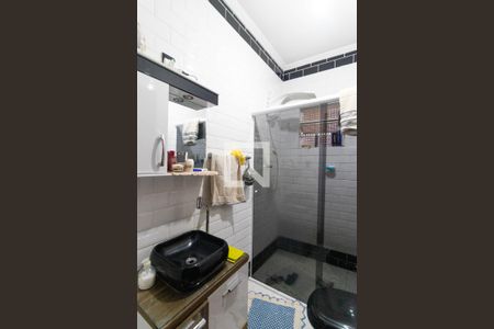 Casa à venda com 80m², 3 quartos e 4 vagasBanehiroo da Casa 02