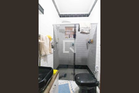 Casa à venda com 80m², 3 quartos e 4 vagasBanehiroo da Casa 02