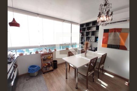 Apartamento à venda com 44m², 1 quarto e 1 vaga Apartamento à venda com 44m², 1 quarto e 1 vagaCozinha / Persiana Fechada