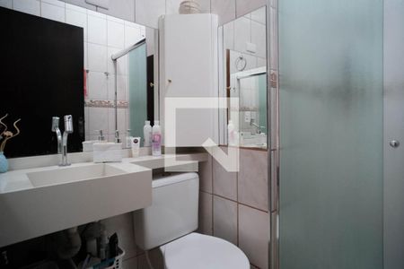 Casa à venda com 70m², 2 quartos e 1 vaga Casa à venda com 70m², 2 quartos e 1 vagaBanheiro