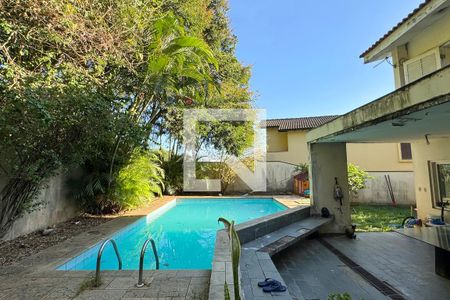 Casa de condomínio à venda com 350m², 4 quartos e 5 vagasPiscina