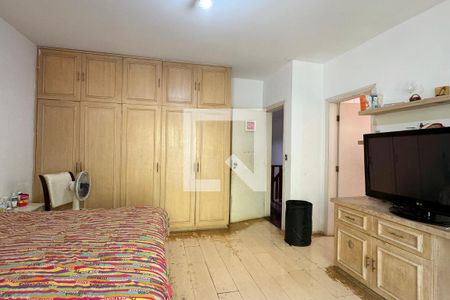 Casa de condomínio à venda com 350m², 4 quartos e 5 vagasSuíte 2