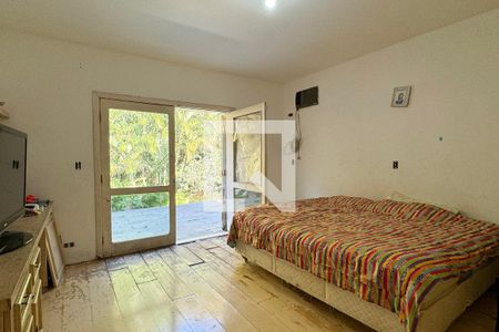 Casa de condomínio à venda com 350m², 4 quartos e 5 vagasSuíte 2