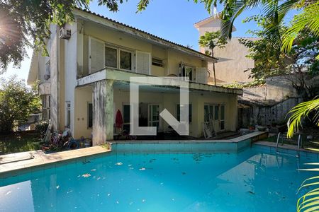 Casa de condomínio à venda com 350m², 4 quartos e 5 vagasPiscina