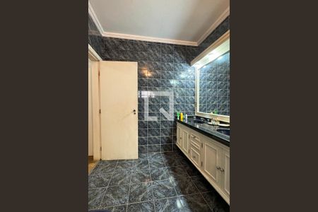 Casa de condomínio à venda com 350m², 4 quartos e 5 vagasBanheiro da Suíte 1