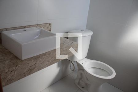 Casa de condomínio à venda com 118m², 3 quartos e 2 vagasBanheiro da Suíte