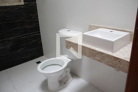 Casa de condomínio à venda com 118m², 3 quartos e 2 vagasBanheiro