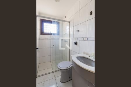 Banheiro de apartamento à venda com 1 quarto, 39m² em Jardim Lindóia, Porto Alegre